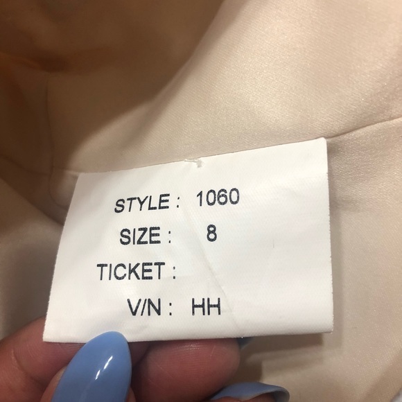 Brand new wedding gown - Picture 6 of 8